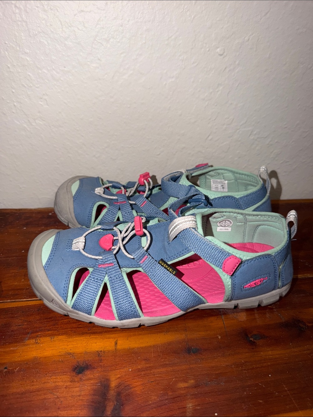 Keen water shoes hiking shoes gorpcore outdoors rafting beach cruise resort